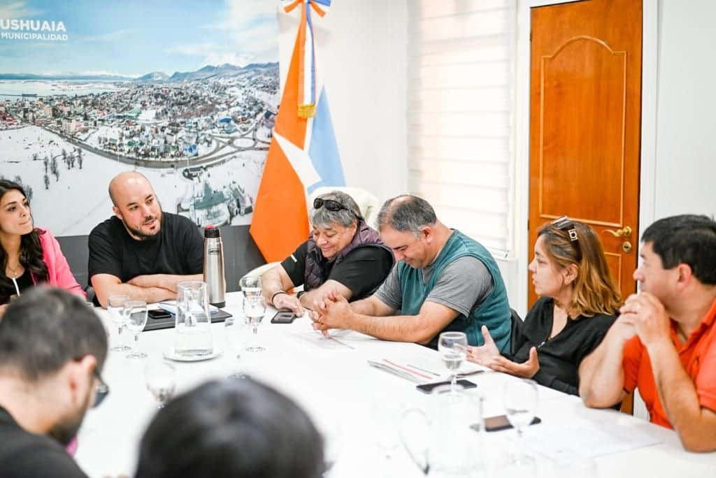 La Municipalidad de Ushuaia recibió a taxistas y remiseros