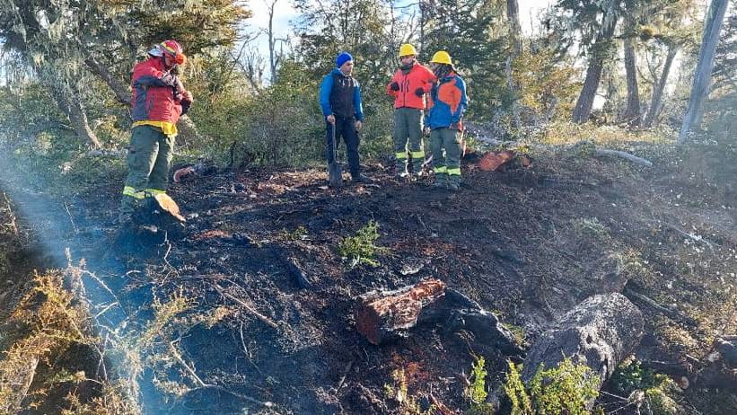 El principio de incendio forestal detectado en la zona de Lago Yehuin se encuentra extinguido