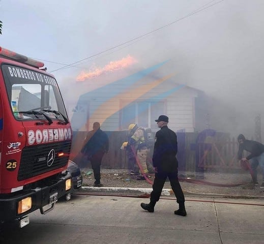 Incendio en margen sur de una vivienda cuya propietaria tuvo que ser hospitalizada en estado de shock