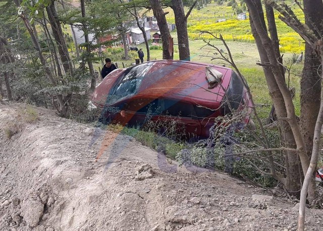 Vuelco en la ruta a Almanza dejó dos personas heridas