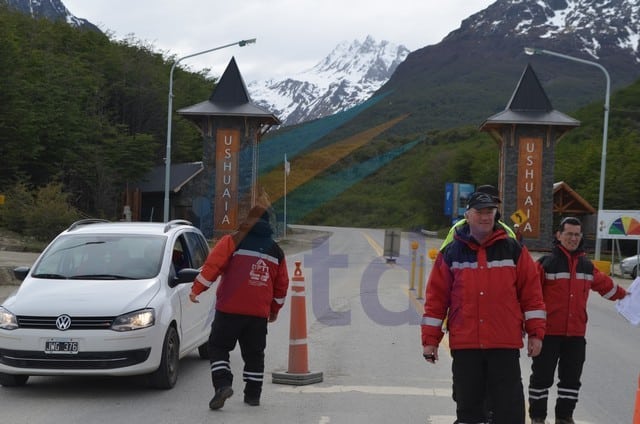 Detectaron en Ushuaia que un Uber prestaba servicios con el auto de un taxista