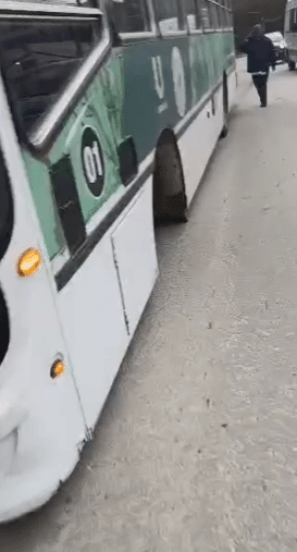 Ushuaia: Increíble accidente de un colectivo del servicio de transporte público de pasajeros