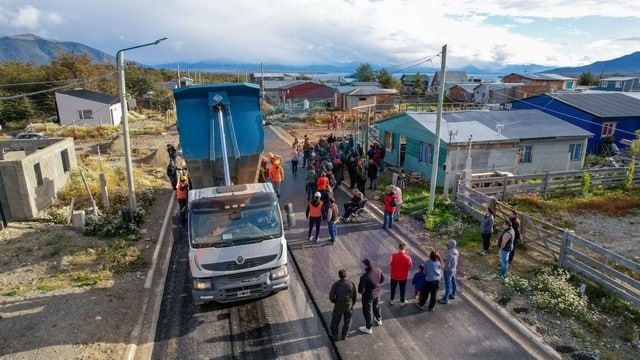 Harrington junto a Melella recorrió nueva pavimentación en Tolhuin