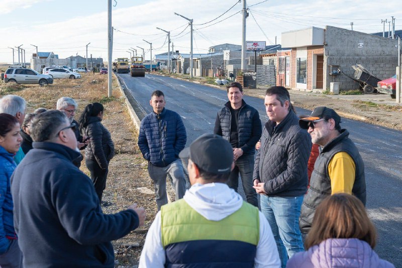 El Intendente recorrió los trabajos viales en el barrio Los Cisnes