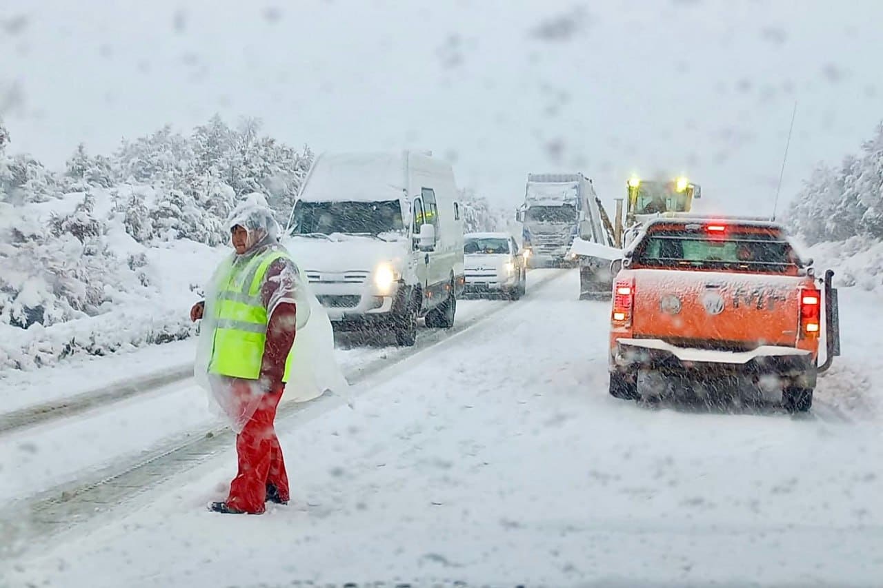 Solicitan el uso de cubiertas de invierno ante la intensa nevada