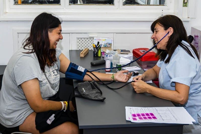 La Casa de Jóvenes Fueguinos en La Plata incorpora más profesionales de la salud