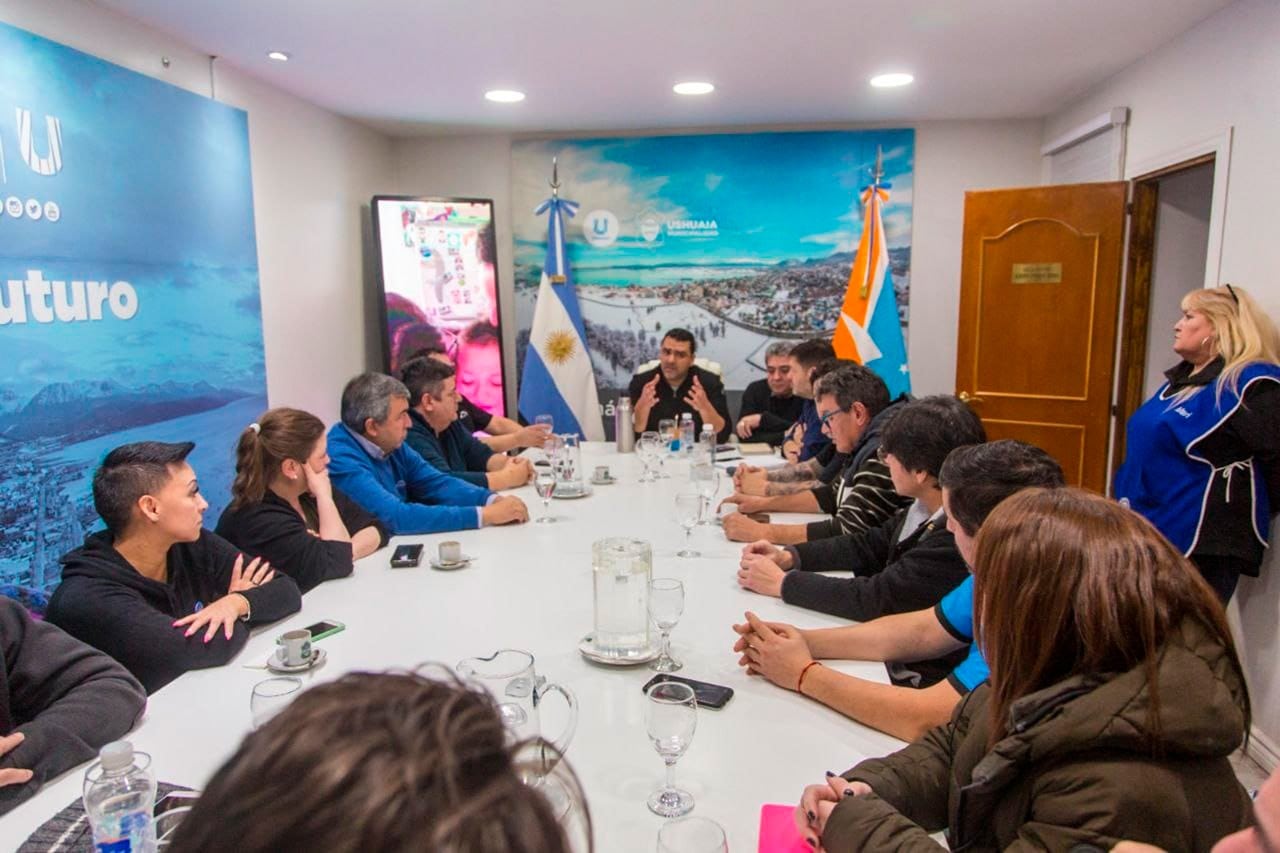 El Ejecutivo Municipal de Ushuaia acordó nuevos incrementos salariales