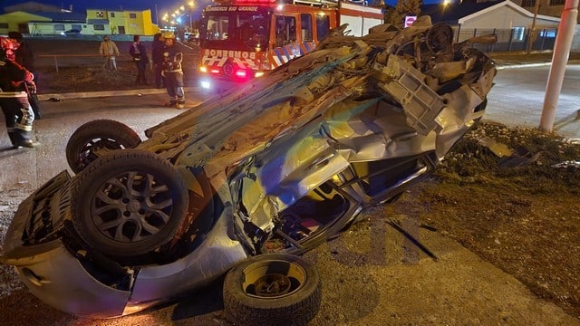 Camioneta conducida por un menor embistió e hizo volcar a otro auto