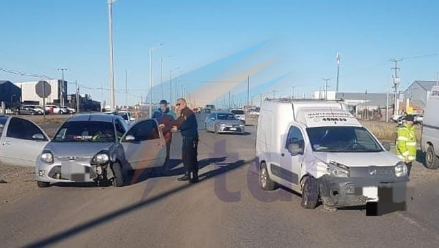 Violento impacto en el acceso al barrio Altos de la Estancia