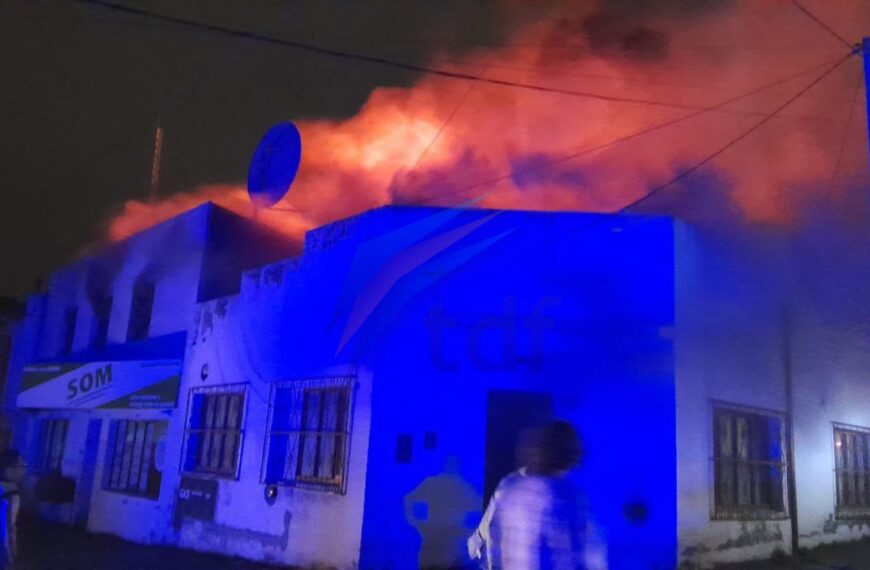 El fuego consumió una vivienda esta madrugada en la ciudad de Ushuaia