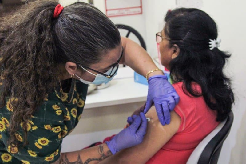 Municipio inició la campaña de vacunación antigripal para adultas y adultos mayores