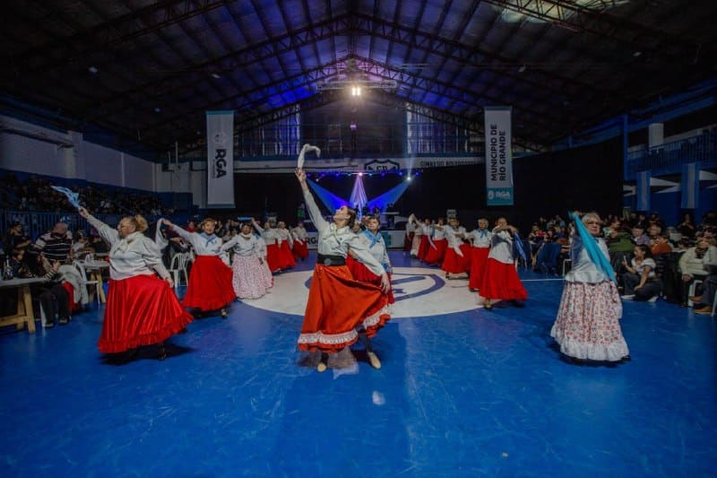 Un colmado San Martín fue escenario de la gala “Esperando el 25”