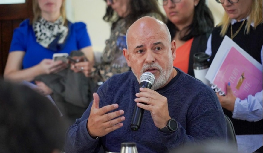 “Muchos de la Cámara están sentados y otros ni siquiera son socios, pero acompañaron para la foto”