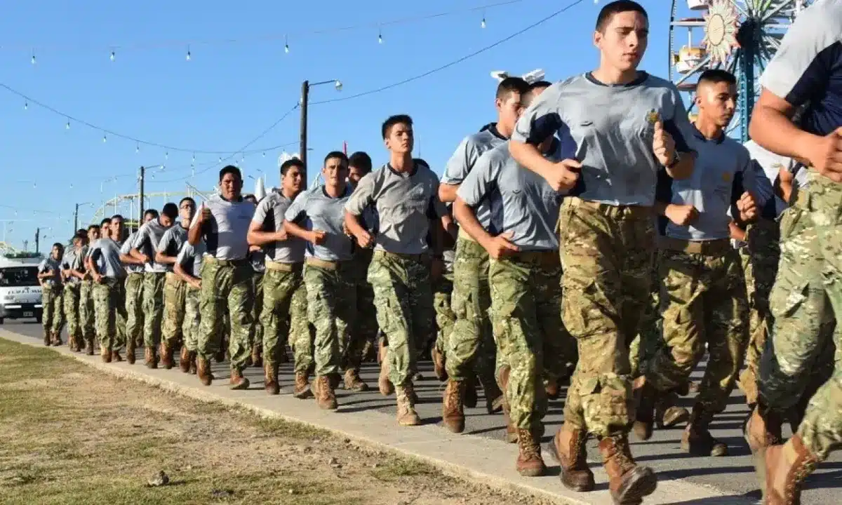 El Gobierno anunció la implementación de un Servicio Militar Voluntario para jóvenes de 18 a 28 años