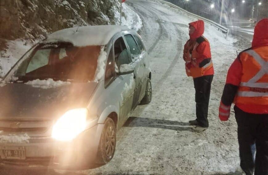 En Ushuaia, realizan controles para verificar el uso de cubiertas de invierno