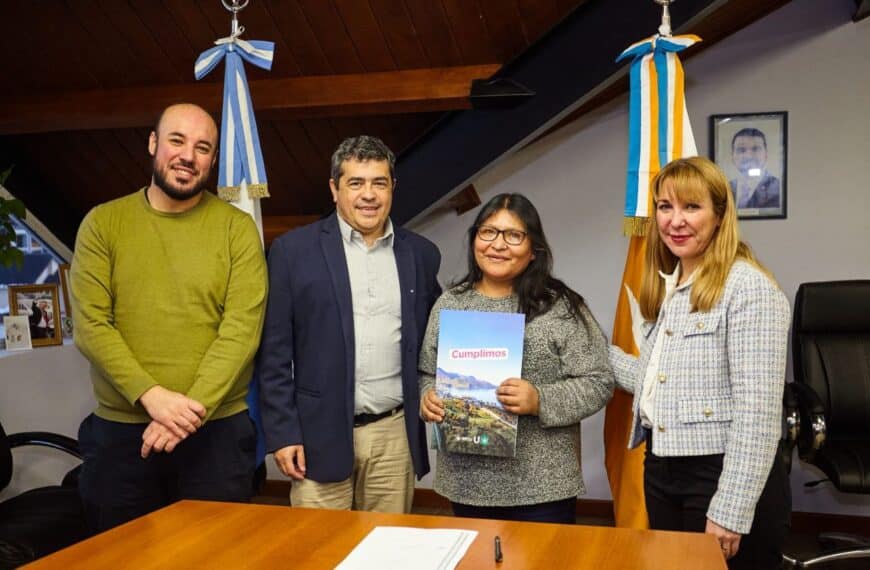 El Municipio de Ushuaia entregó títulos de propiedad de sus terrenos a 20 familias de la ciudad