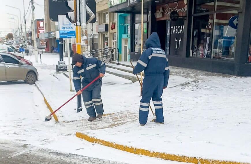 El Municipio trabaja en calles y espacios públicos