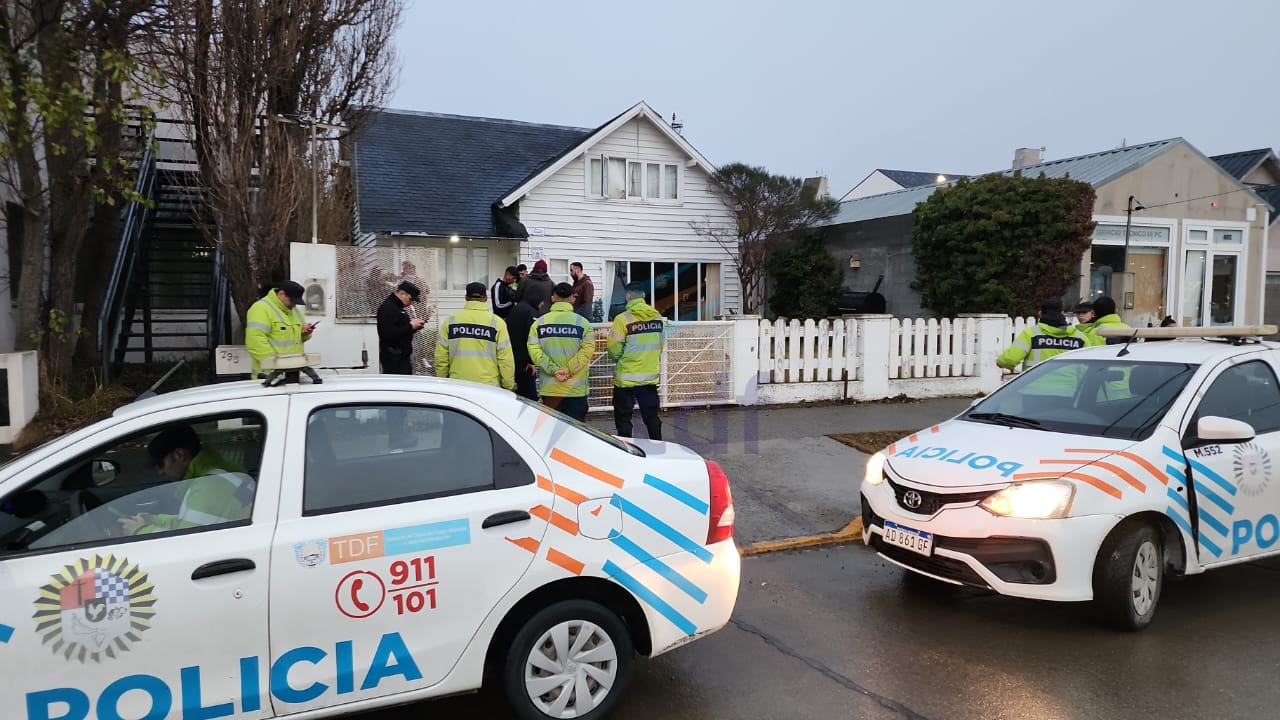 Intentaron entrar a una vivienda en pleno centro de la ciudad y la propietaria saltó del primer piso para pedir ayuda
