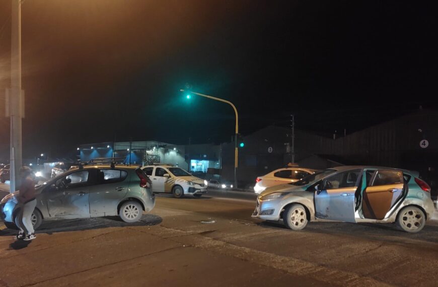 Choque en Río Grande con una conductora trasladada al Hospital
