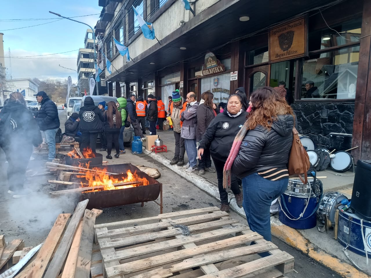 ATE vuelve a reclamar en las puertas de la Legislatura por la situación de OSEF