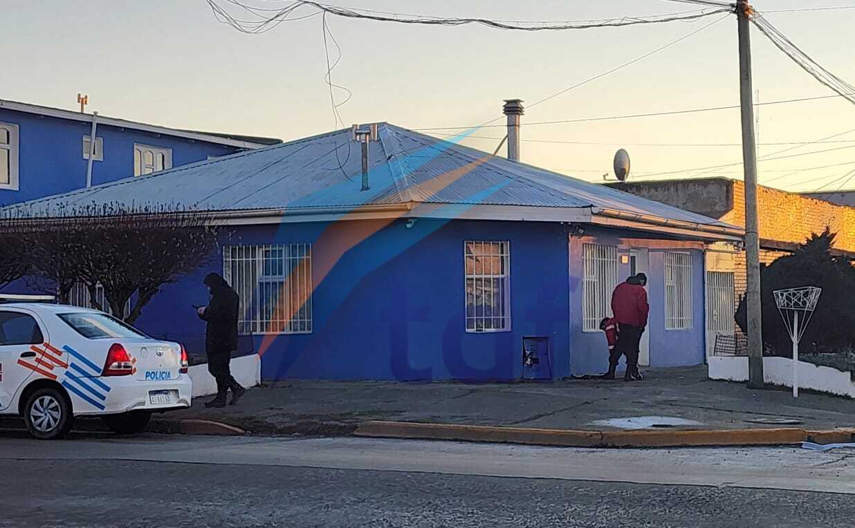 Conductor chocó contra un nicho de gas y se dio a la fuga