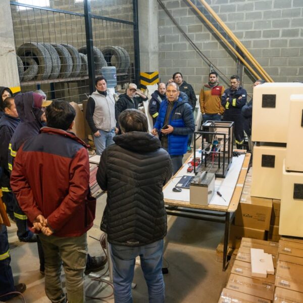 Capacitaron a personal de la Cooperativa Eléctrica y la DPE en el funcionamiento de nuevos equipos para electrodependientes
