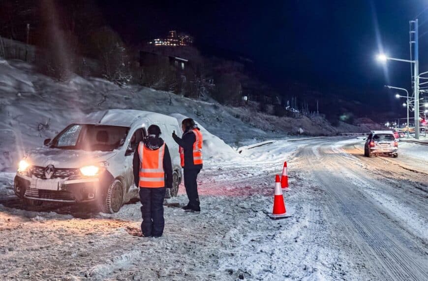 La Municipalidad de Ushuaia reforzó controles de tránsito en el acceso al barrio Dos Banderas