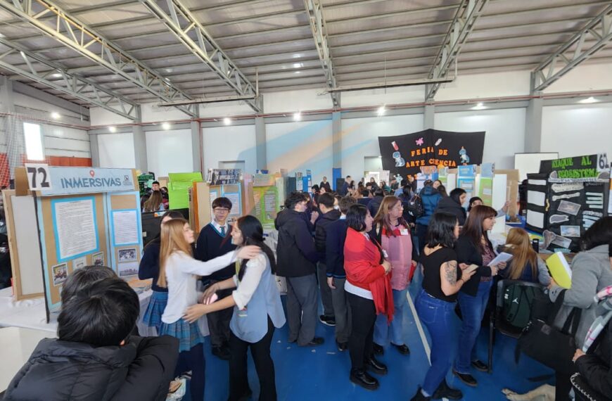 Con más de 100 stands se realiza la Feria de Ciencia en Río Grande