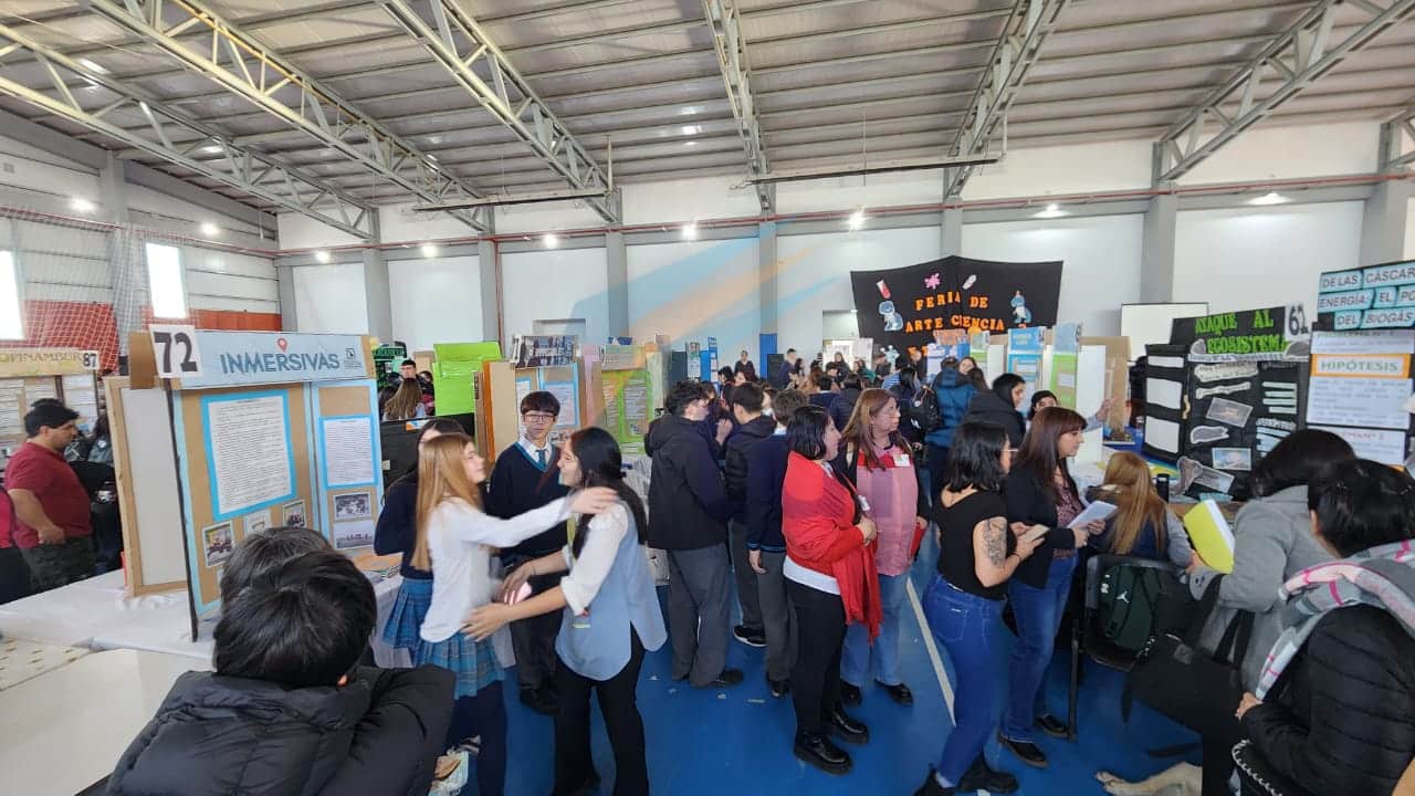 Con más de 100 stands se realiza la Feria de Ciencia en Río Grande