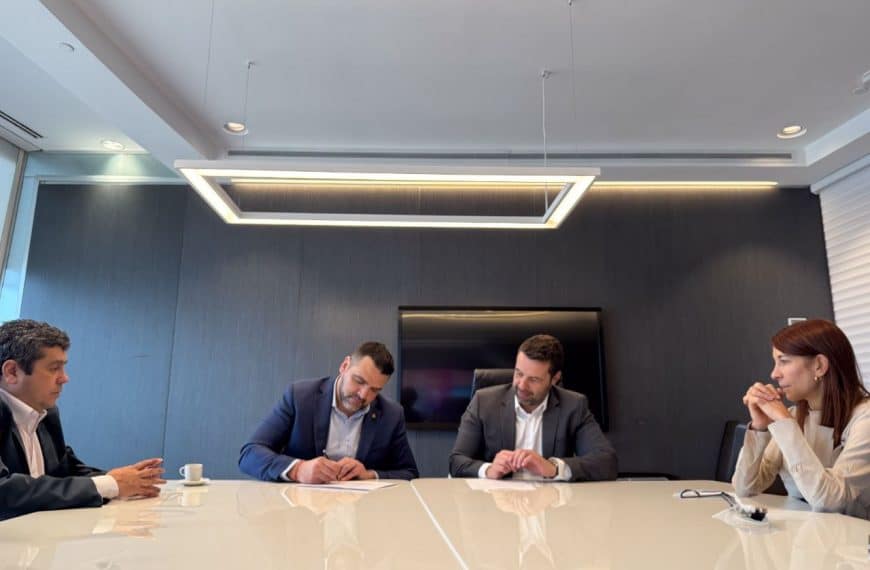 La Municipalidad de Ushuaia firmó un convenio con Banco Macro para lanzar la Comunidad +U