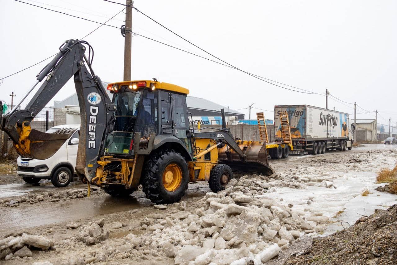 Siguen los trabajos de limpieza de hielo y escarcha en diferentes lugares de la ciudad