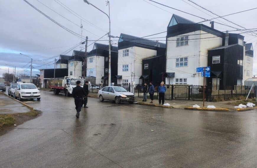 Una persona trasladada al Hospital tras choque