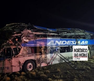 Tragedia y emergencia en Río Gallegos por choque fatal entre un colectivo y un camión