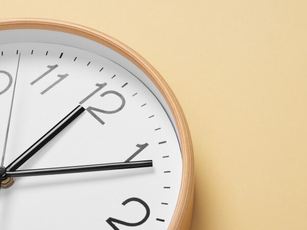 Cambio de hora en la Argentina: presentaron un proyecto en el Congreso para modificar el huso horario