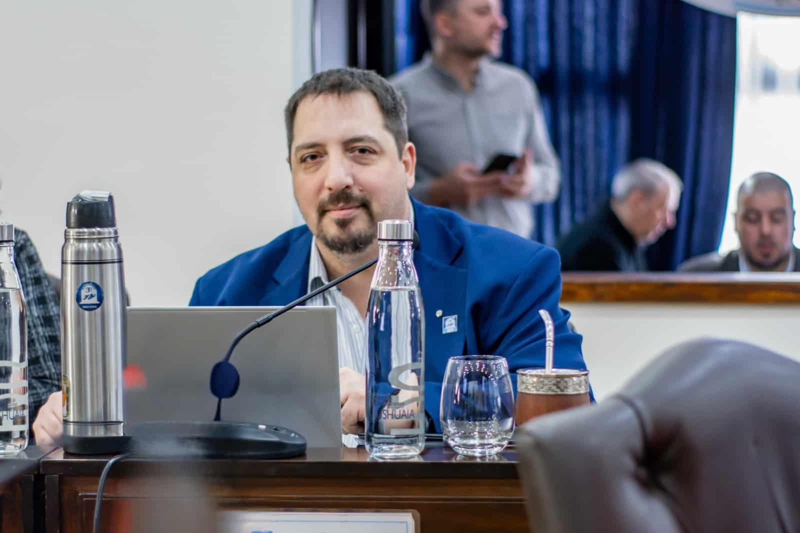 «El 2027 queda lejos. Este es el momento de acordar un programa común, centrado en frenar el ajuste y defender los intereses de Tierra del Fuego» dijo Pelolli