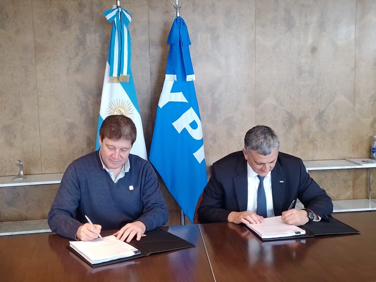 Gobierno inició el proceso formal de acuerdo con YPF para el traspaso de su actividad en la provincia