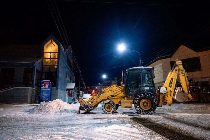 La Municipalidad de Ushuaia continúa con el mantenimiento urbano durante el Operativo Invierno