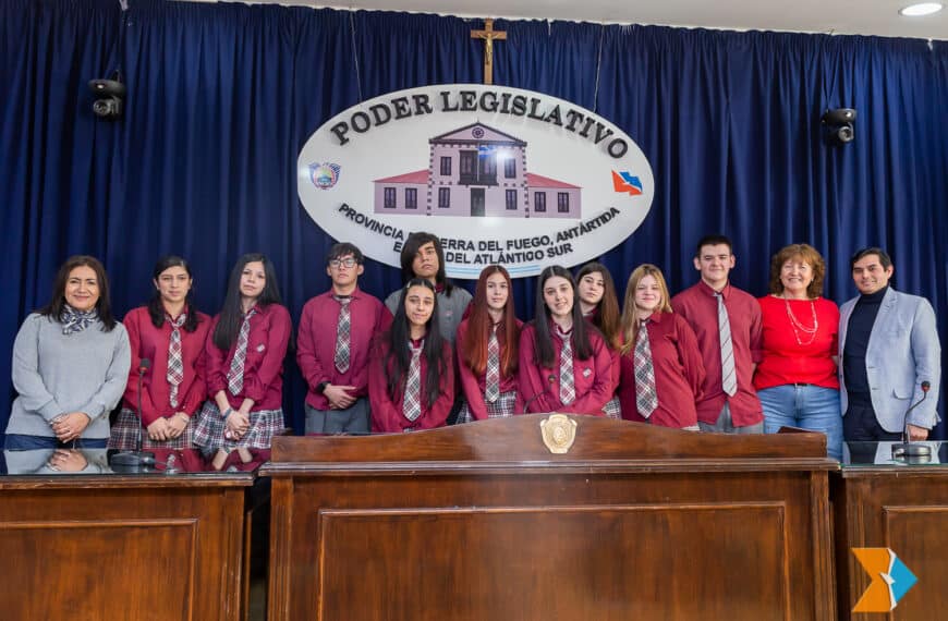 Estudiantes del EMEI visitaron la Legislatura