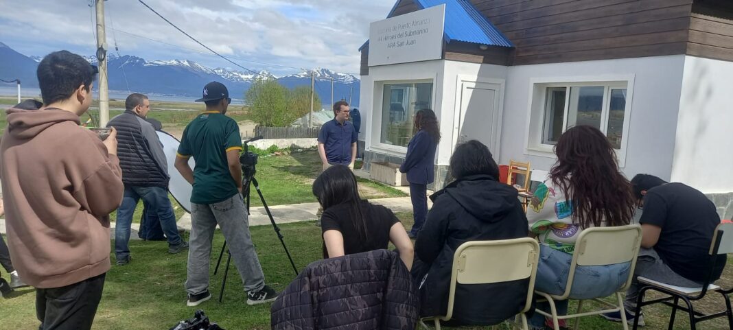 4. Estudiantes del Sabato presentan “Entre Redes”, un documental sobre salmonicultura (1)