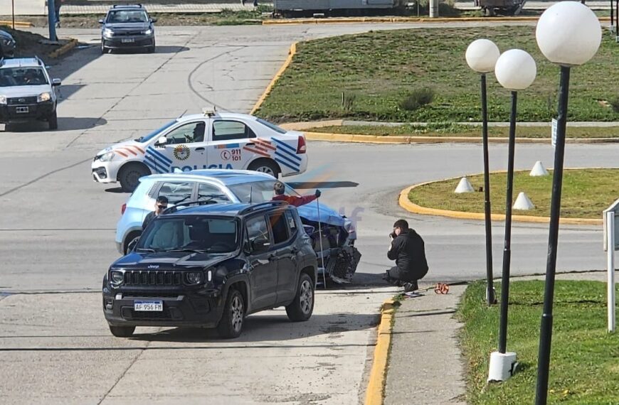 Choque en la intersección de Belgrano y Elcano dejó dos personas hospitalizadas