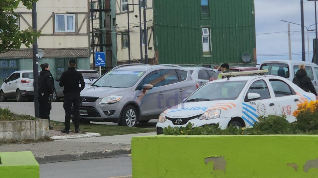 Auto denuncia elección Escuela 21