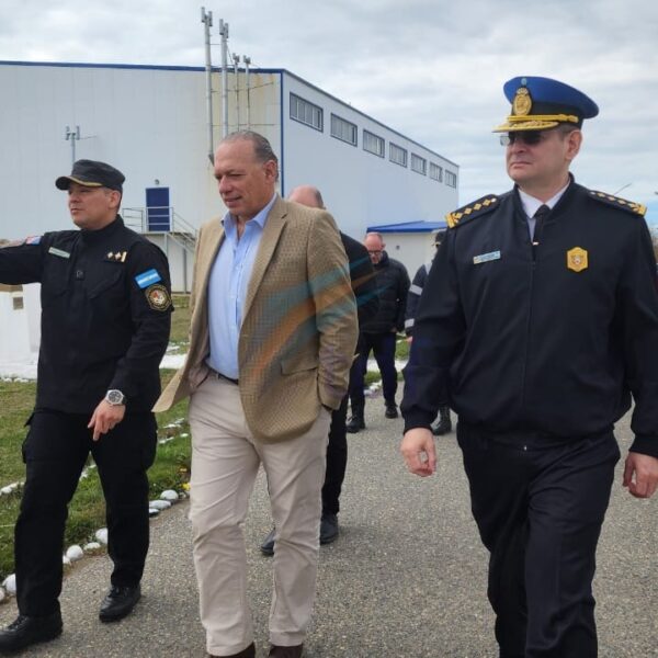 Sergio Berni visitó la Escuela de Policía de Río Grande y destacó el trabajo de la fuerza fueguina