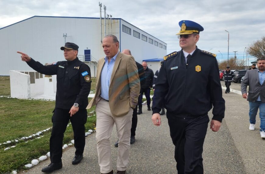 Sergio Berni visitó la Escuela de Policía de Río Grande y destacó el trabajo de la fuerza fueguina
