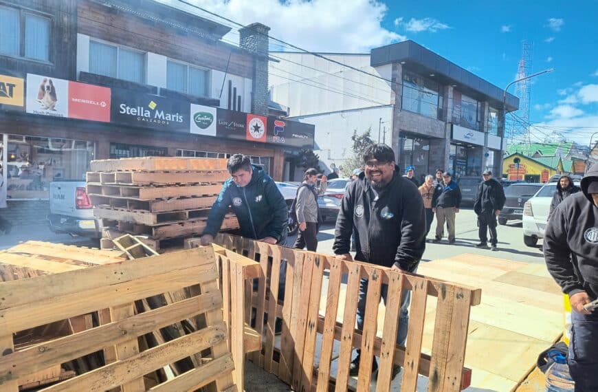 ATE instaló una carpa frente a Casa de Gobierno