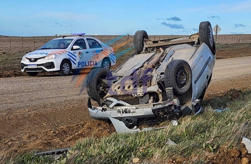 Despiste seguido de vuelco en la Ruta Complementaria B