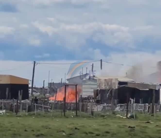 Incendio margen quema de tarimas