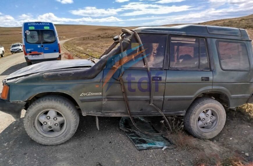  Vuelco en la complementaria de José Menéndez con el conductor lesionado