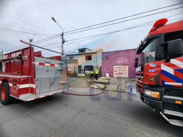 Motociclista hospitalizado tras impactar contra un vehículo en la madrugada