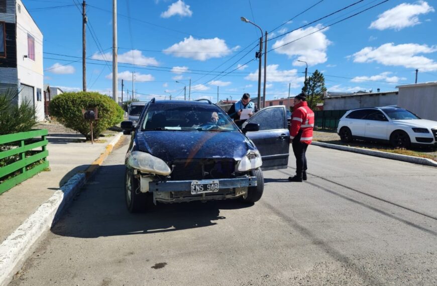 Motociclista resultó herido tras intentar esquivar un rodado en una esquina céntrica