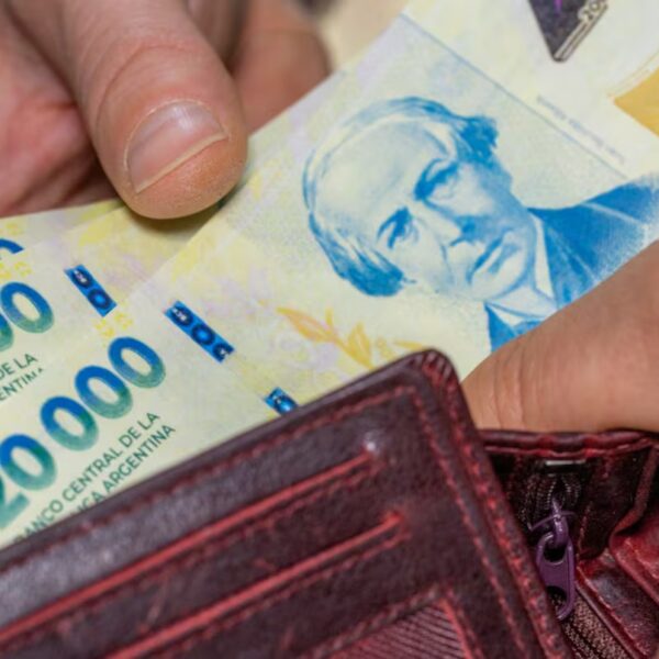 Los salarios registrados quedaron por debajo de la inflación en 2025